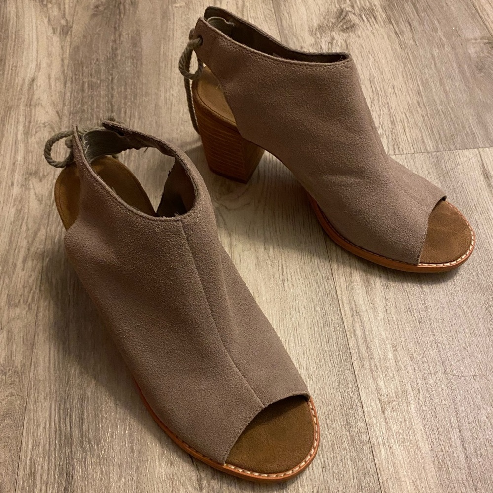 Toms Tan Elba Booties Peep Toe Suede Tassles Taupe Chunky Block Heel Mules | 8 - Picture 13 of 16